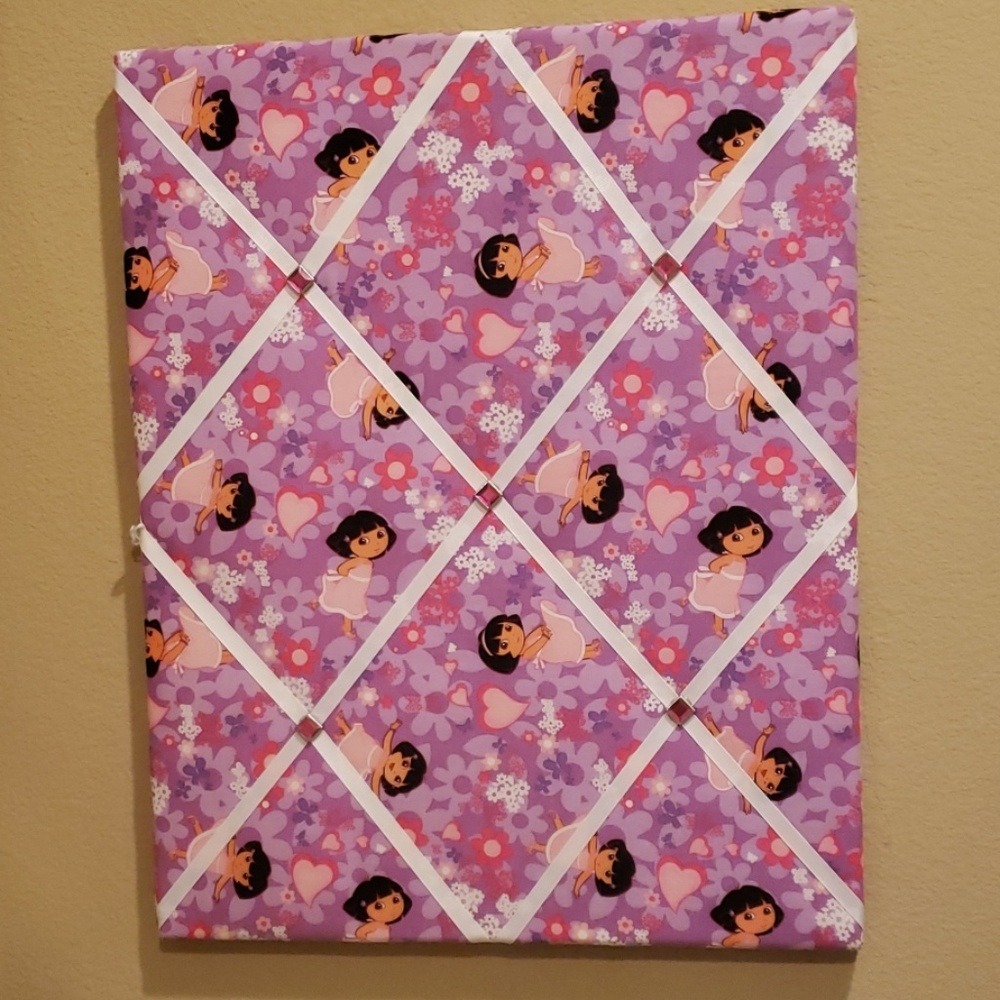 Memo board , Dora the explorer